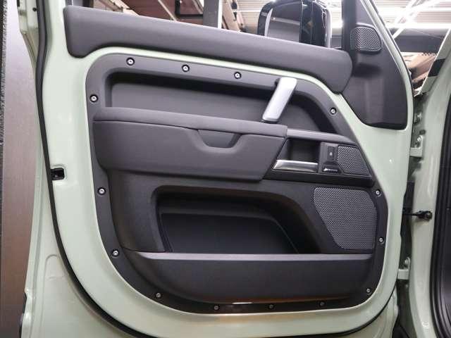 ディフェンダー 75thリミテッドエディション☆禁煙車☆外装色グラスミアグリーン☆ファブリックルーフ☆TVキャンセラー☆エアサスペンション☆ヘッドアップディスプレイ(80枚目)