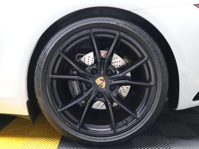 911 911カレラT ユーザー買取車 禁煙車 スポーツクロノP 純正PCMナビ GTスポーツステアリング パワーステアリングプラス 4人乗り パワーシート シートヒーター 純正20インチアルミホイールブラック(24枚目)
