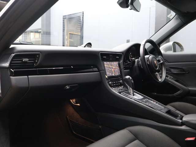 911 911カレラT ユーザー買取車 禁煙車 スポーツクロノP 純正PCMナビ GTスポーツステアリング パワーステアリングプラス 4人乗り パワーシート シートヒーター 純正20インチアルミホイールブラック(25枚目)