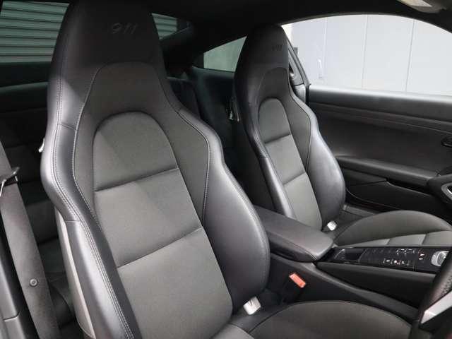 911 911カレラT ユーザー買取車 禁煙車 スポーツクロノP 純正PCMナビ GTスポーツステアリング パワーステアリングプラス 4人乗り パワーシート シートヒーター 純正20インチアルミホイールブラック(57枚目)