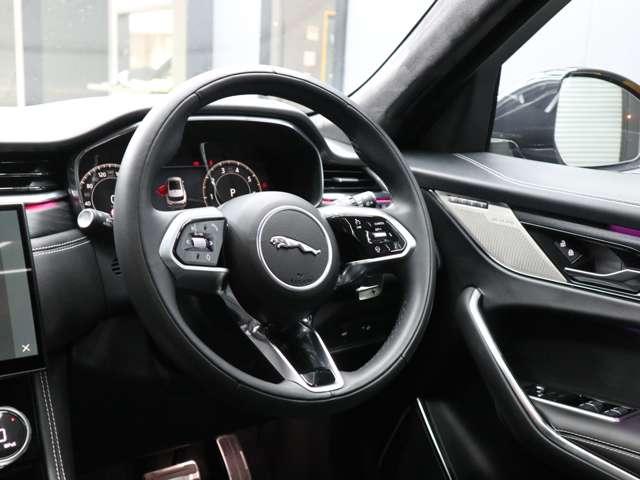 Fペイス R-ダイナミック HSE P250 ガソリンモデル パノラマサンルーフ 黒革シート  MERIDIANサラウンド 純正21インチアルミホイール シートヒーター&ベンチレーション シートマッサージ インテリアライト(10枚目)