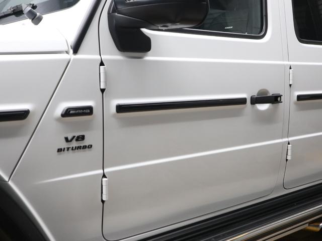 Gクラス G63 マグノヒーローエディション 4WD 禁煙車 限定75台 マグノオパリスホワイト カーボンファイバーインパネ カーボンパフォーマンスステアリング 純正AMG22インチ鍛造ホイール 社外電動サイドステップ(17枚目)