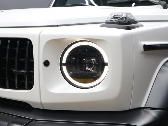 Gクラス G63 マグノヒーローエディション 4WD 禁煙車 限定75台 マグノオパリスホワイト カーボンファイバーインパネ カーボンパフォーマンスステアリング 純正AMG22インチ鍛造ホイール 社外電動サイドステップ(25枚目)