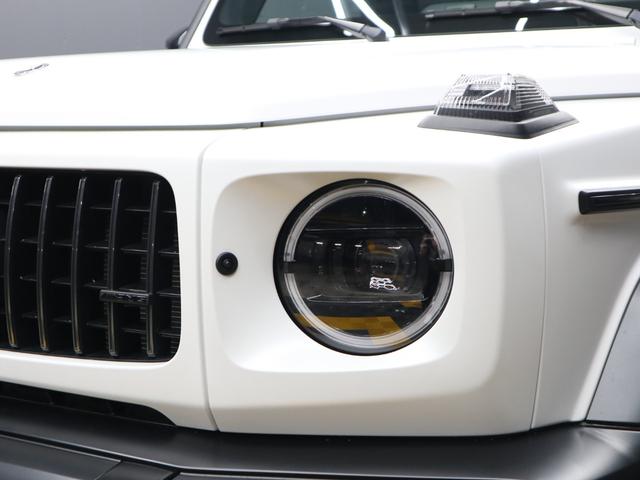 Gクラス G63 マグノヒーローエディション 4WD 禁煙車 限定75台 マグノオパリスホワイト カーボンファイバーインパネ カーボンパフォーマンスステアリング 純正AMG22インチ鍛造ホイール 社外電動サイドステップ(30枚目)