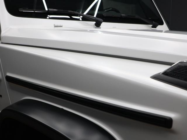 Gクラス G63 マグノヒーローエディション 4WD 禁煙車 限定75台 マグノオパリスホワイト カーボンファイバーインパネ カーボンパフォーマンスステアリング 純正AMG22インチ鍛造ホイール 社外電動サイドステップ(31枚目)