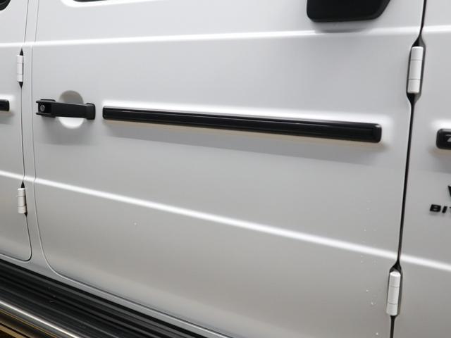 Gクラス G63 マグノヒーローエディション 4WD 禁煙車 限定75台 マグノオパリスホワイト カーボンファイバーインパネ カーボンパフォーマンスステアリング 純正AMG22インチ鍛造ホイール 社外電動サイドステップ(33枚目)