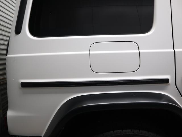Gクラス G63 マグノヒーローエディション 4WD 禁煙車 限定75台 マグノオパリスホワイト カーボンファイバーインパネ カーボンパフォーマンスステアリング 純正AMG22インチ鍛造ホイール 社外電動サイドステップ(35枚目)