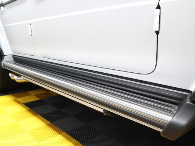 Gクラス G63 マグノヒーローエディション 4WD 禁煙車 限定75台 マグノオパリスホワイト カーボンファイバーインパネ カーボンパフォーマンスステアリング 純正AMG22インチ鍛造ホイール 社外電動サイドステップ(38枚目)