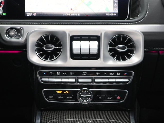 Gクラス G63 マグノヒーローエディション 4WD 禁煙車 限定75台 マグノオパリスホワイト カーボンファイバーインパネ カーボンパフォーマンスステアリング 純正AMG22インチ鍛造ホイール 社外電動サイドステップ(65枚目)