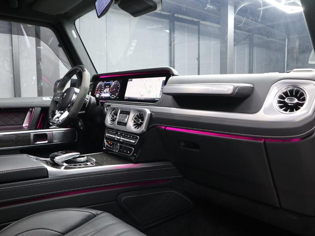 Gクラス G63 マグノヒーローエディション 4WD 禁煙車 限定75台 マグノオパリスホワイト カーボンファイバーインパネ カーボンパフォーマンスステアリング 純正AMG22インチ鍛造ホイール 社外電動サイドステップ(67枚目)