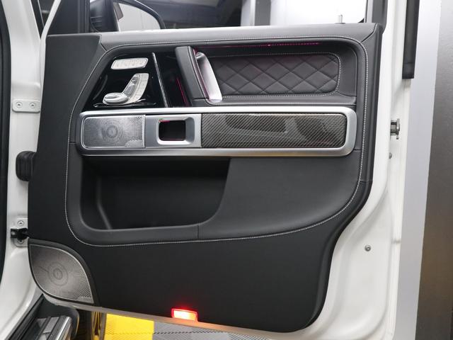Gクラス G63 マグノヒーローエディション 4WD 禁煙車 限定75台 マグノオパリスホワイト カーボンファイバーインパネ カーボンパフォーマンスステアリング 純正AMG22インチ鍛造ホイール 社外電動サイドステップ(72枚目)