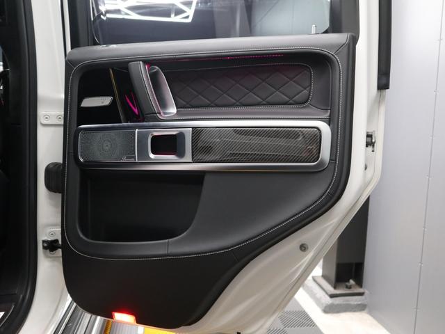 Gクラス G63 マグノヒーローエディション 4WD 禁煙車 限定75台 マグノオパリスホワイト カーボンファイバーインパネ カーボンパフォーマンスステアリング 純正AMG22インチ鍛造ホイール 社外電動サイドステップ(77枚目)