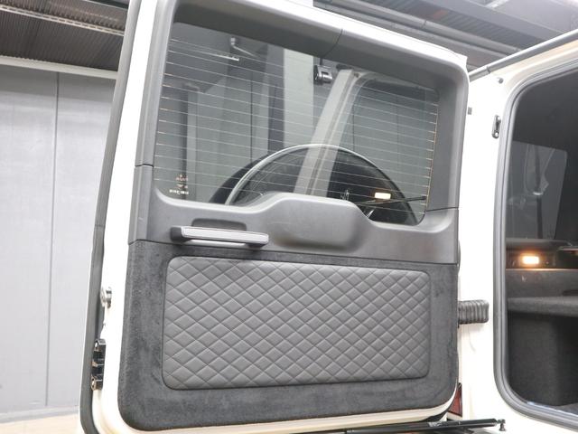 Gクラス G63 マグノヒーローエディション 4WD 禁煙車 限定75台 マグノオパリスホワイト カーボンファイバーインパネ カーボンパフォーマンスステアリング 純正AMG22インチ鍛造ホイール 社外電動サイドステップ(80枚目)