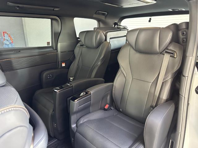 アルファードハイブリッド Z 法人ワンオーナー、本革メモリ付きパワーシート、シートエアコン、全周囲カメラ、無線Carplay、ACCアダプティプ・クル-ズ・コントロ-ル、ダブルムンル-フ、HUD、後席モニタ、自動駐車システム(10枚目)