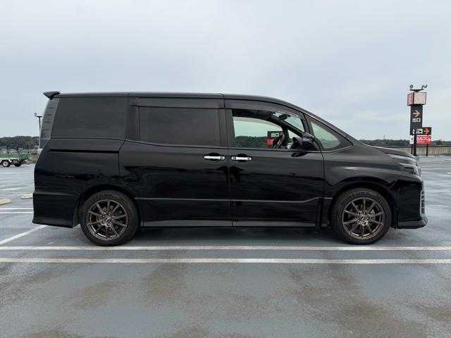 ヴォクシー ＺＳ　純正ナビゲーション　バックカメラ　純正フリップダウンモニター　７人乗り　両側パワースライドドア（4枚目）