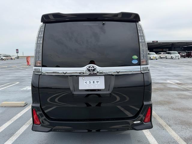 ヴォクシー ＺＳ　純正ナビゲーション　バックカメラ　純正フリップダウンモニター　７人乗り　両側パワースライドドア（6枚目）