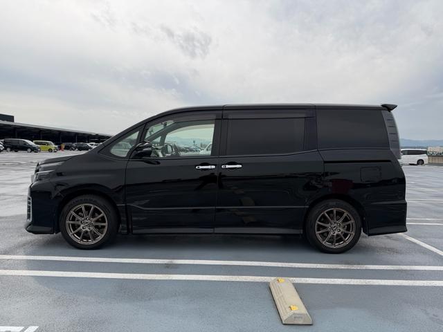 ヴォクシー ＺＳ　純正ナビゲーション　バックカメラ　純正フリップダウンモニター　７人乗り　両側パワースライドドア（8枚目）