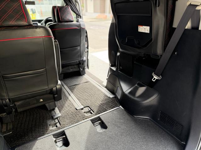 ヴォクシー ＺＳ　純正ナビゲーション　バックカメラ　純正フリップダウンモニター　７人乗り　両側パワースライドドア（32枚目）