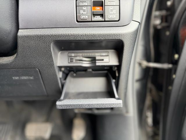 ヴォクシー ＺＳ　純正ナビゲーション　バックカメラ　純正フリップダウンモニター　７人乗り　両側パワースライドドア（45枚目）