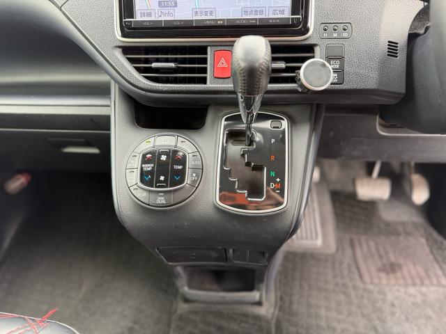 ヴォクシー ＺＳ　純正ナビゲーション　バックカメラ　純正フリップダウンモニター　７人乗り　両側パワースライドドア（46枚目）