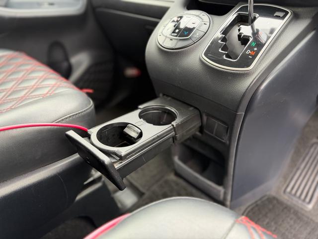 ヴォクシー ＺＳ　純正ナビゲーション　バックカメラ　純正フリップダウンモニター　７人乗り　両側パワースライドドア（47枚目）