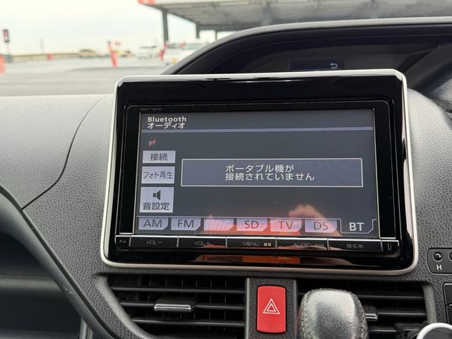 ヴォクシー ＺＳ　純正ナビゲーション　バックカメラ　純正フリップダウンモニター　７人乗り　両側パワースライドドア（51枚目）