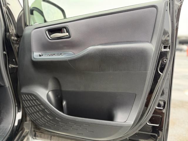 ヴォクシー ＺＳ　純正ナビゲーション　バックカメラ　純正フリップダウンモニター　７人乗り　両側パワースライドドア（54枚目）