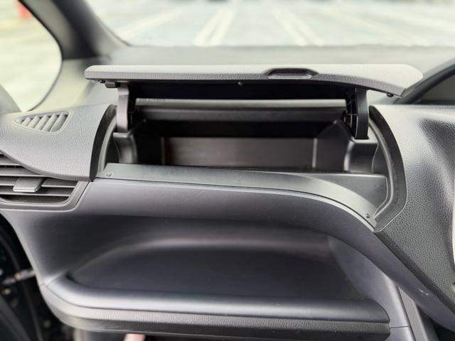 ヴォクシー ＺＳ　純正ナビゲーション　バックカメラ　純正フリップダウンモニター　７人乗り　両側パワースライドドア（55枚目）