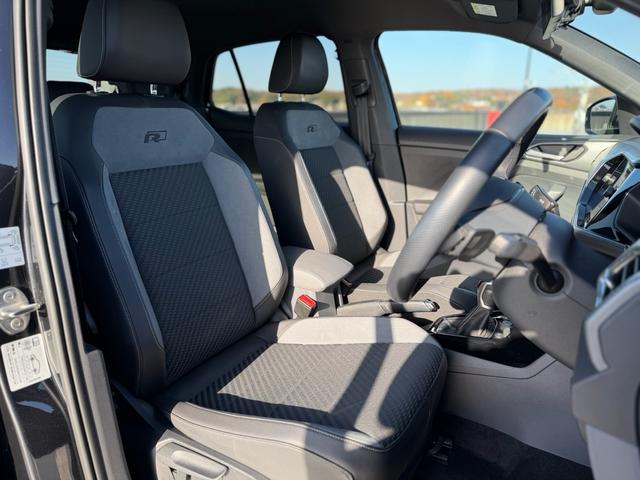 T-クロス TSI Rライン 液晶メーター アダプティブクルーズコントロール レーンキープ リアトラフィック ブラインドスポット 社外デジタルミラー 純正AW Discoverpro バックカメラ センサー パーキングアシスト(22枚目)