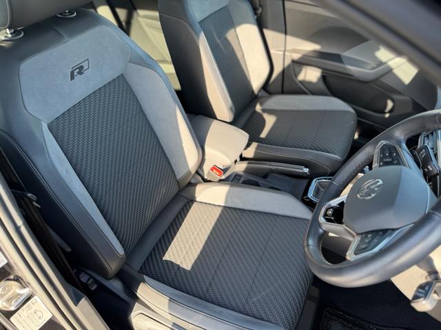 T-クロス TSI Rライン 液晶メーター アダプティブクルーズコントロール レーンキープ リアトラフィック ブラインドスポット 社外デジタルミラー 純正AW Discoverpro バックカメラ センサー パーキングアシスト(23枚目)