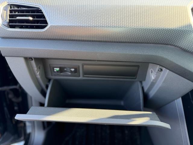 T-クロス TSI Rライン 液晶メーター アダプティブクルーズコントロール レーンキープ リアトラフィック ブラインドスポット 社外デジタルミラー 純正AW Discoverpro バックカメラ センサー パーキングアシスト(34枚目)