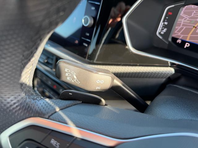 T-クロス TSI Rライン 液晶メーター アダプティブクルーズコントロール レーンキープ リアトラフィック ブラインドスポット 社外デジタルミラー 純正AW Discoverpro バックカメラ センサー パーキングアシスト(41枚目)