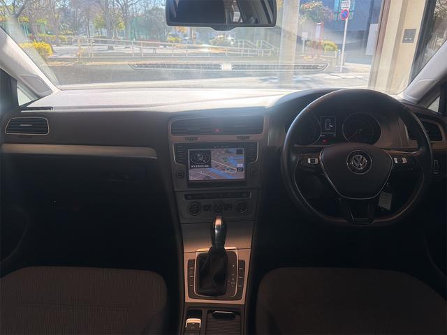 ゴルフ TSIコンフォートラインブルーモーションテクノロジー 禁煙車 ETC バックカメラ ナビ TV アルミホイール オートライト キーレスエントリー アイドリングストップ 電動格納ミラー AT CD USB エアコン パワーステアリング パワーウィンドウ(6枚目)