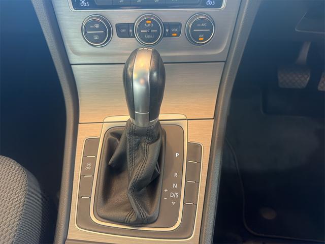 ゴルフ TSIコンフォートラインブルーモーションテクノロジー 禁煙車 ETC バックカメラ ナビ TV アルミホイール オートライト キーレスエントリー アイドリングストップ 電動格納ミラー AT CD USB エアコン パワーステアリング パワーウィンドウ(12枚目)