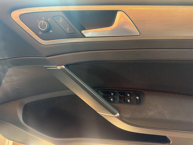 ゴルフ TSIコンフォートラインブルーモーションテクノロジー 禁煙車 ETC バックカメラ ナビ TV アルミホイール オートライト キーレスエントリー アイドリングストップ 電動格納ミラー AT CD USB エアコン パワーステアリング パワーウィンドウ(57枚目)