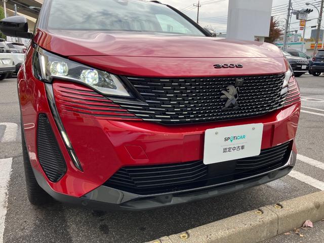 フロントグリルにはプジョーのアイデンティティであるライオンのエンブレムが光ります！