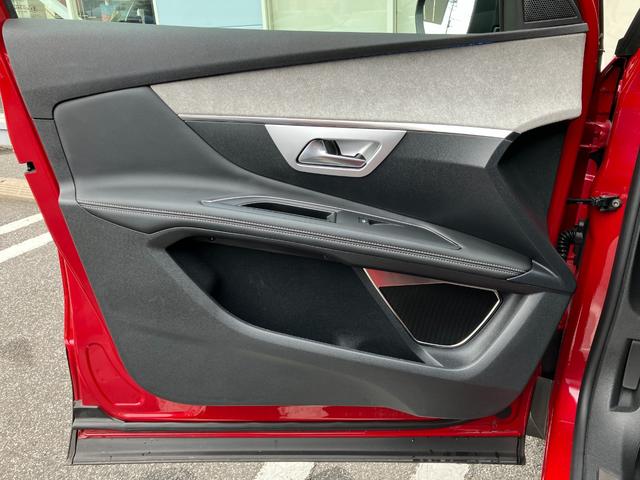 ドアパネルも目立つ傷などなくきれいな状態を保っております！