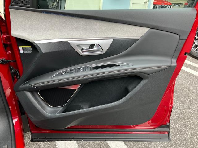 ドアパネルも目立つ傷などなくきれいな状態を保っております！