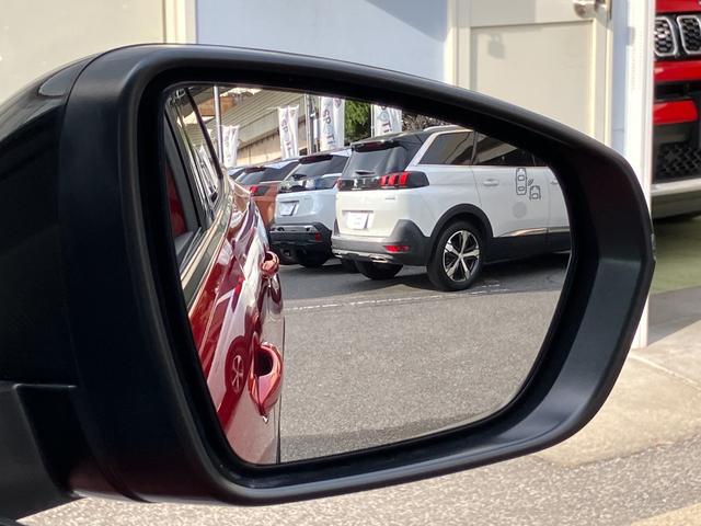 ブラインドスポットモニターが装備されておりますので、ミラーの死角にいる車両の存在を知らせてくれます！
