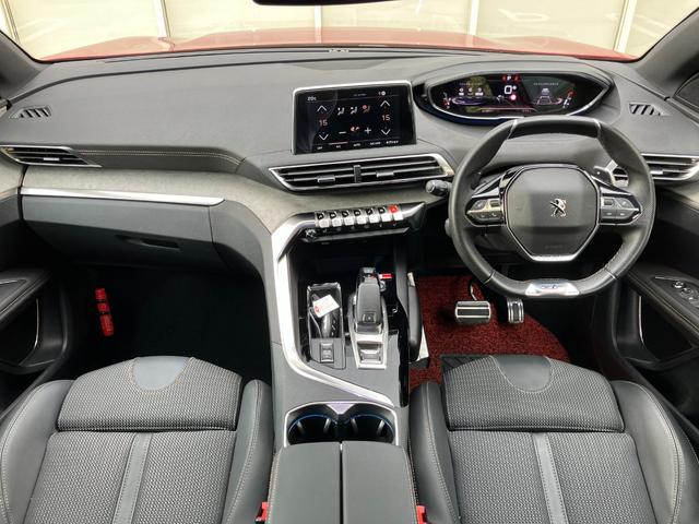 黒を基調としたインテリアは高級感とスポーティさを両立しております！