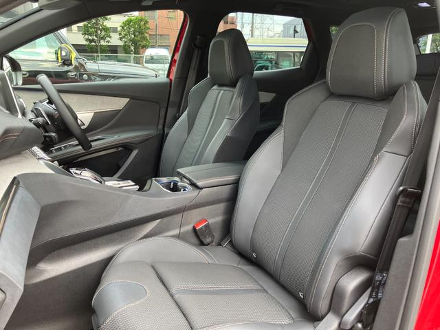 助手席も使用感が少なくきれいな状態となります！