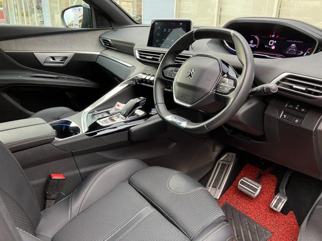 スポーティなコックピットはすぐにでも走り出したくなるような心躍るデザインです！