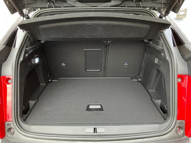 様々なシーンに合わせてシートアレンジができます。釣りやゴルフ、サーフィン　ベビーカー等長いものから大きなものも載せることが可能です。