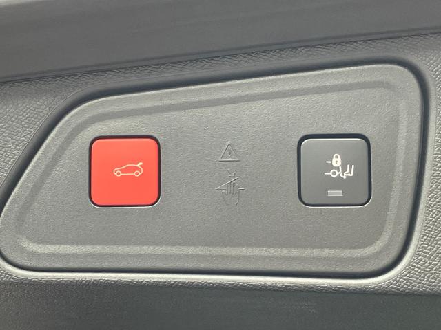 テールゲートは電動にて開閉可能となります！