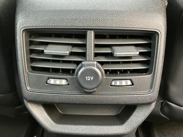 後部座席にもエアコンの吹き出し口があるため、すべての乗員が快適なドライブをお楽しみいただけます！