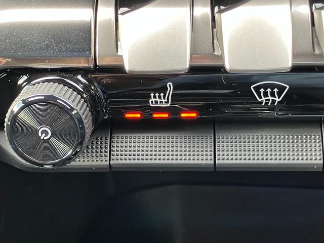 前席には寒い冬に大活躍のシートヒーターが装備されております！