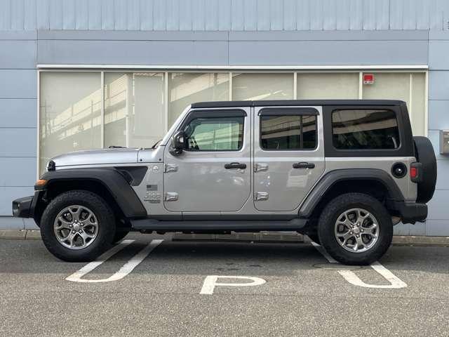 ジープ・ラングラーアンリミテッド フリーダムエディション　認定中古車　限定１００台　アダプティブクルーズコントロール　ＡｐｐｌｅＣａｒＰｌａｙ　バックカメラ　サイドビューカメラ　フロントカメラ　サイドバイザー　フロントフォグランプ　ドライブレコーダー　ＥＴＣ（7枚目）