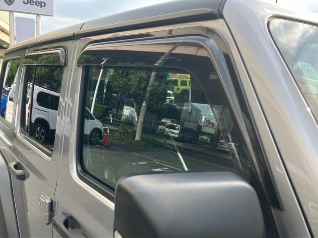 ジープ・ラングラーアンリミテッド フリーダムエディション　認定中古車　限定１００台　アダプティブクルーズコントロール　ＡｐｐｌｅＣａｒＰｌａｙ　バックカメラ　サイドビューカメラ　フロントカメラ　サイドバイザー　フロントフォグランプ　ドライブレコーダー　ＥＴＣ（18枚目）