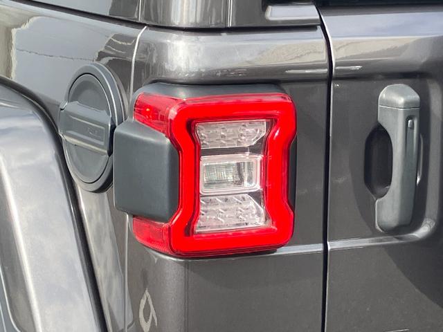 ジープ・ラングラーアンリミテッド サハラ 認定中古車 AppleCarPlay 黒革 アダプティブクルーズコントロール ブラインドスポットモニター フルセグTV Alpineオーディオ シートヒーター バックカメラ フロントカメラ ETC(13枚目)