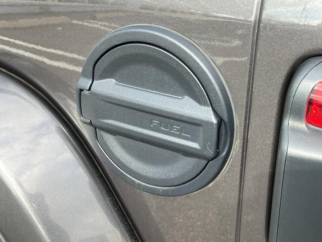 ジープ・ラングラーアンリミテッド サハラ 認定中古車 AppleCarPlay 黒革 アダプティブクルーズコントロール ブラインドスポットモニター フルセグTV Alpineオーディオ シートヒーター バックカメラ フロントカメラ ETC(17枚目)